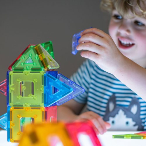 Set de construcție magnetică translucidă, 48 piese – Polydron KinderMag