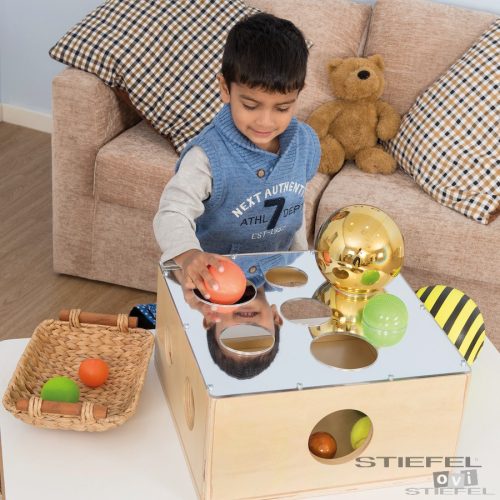 Cutie de jucării din lemn cu oglindă