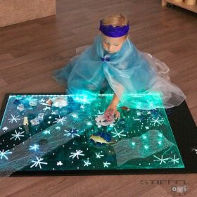 Masă gigantă iluminată de desen 