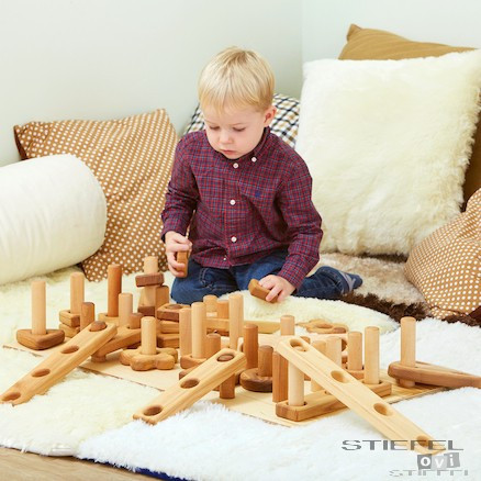 Tava uriașă de construcție și ambalare