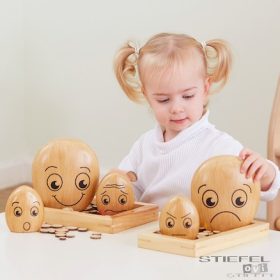 Emoțiile familiei de pietricele din lemn