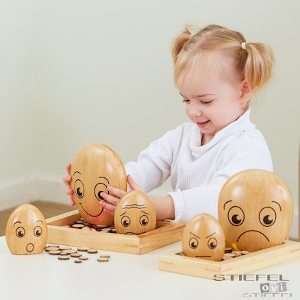 Emoțiile familiei de pietricele din lemn