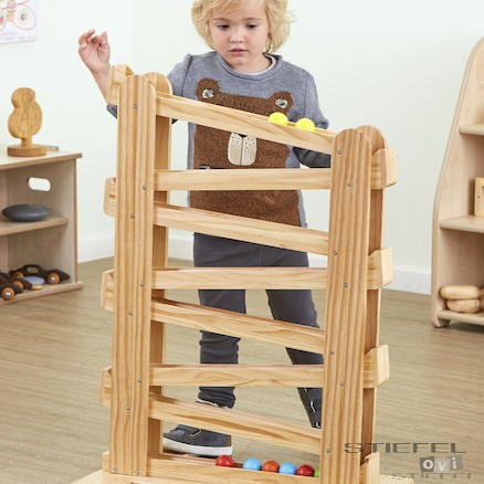 Turn înclinat din lemn