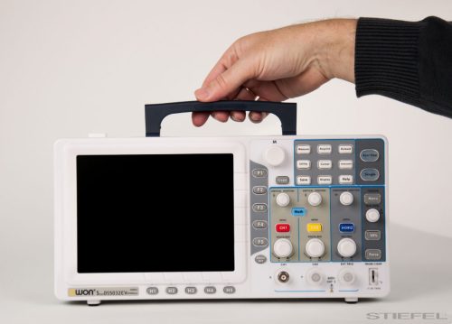 Osciloscop digital cu două canale, 30 MHz, VGA