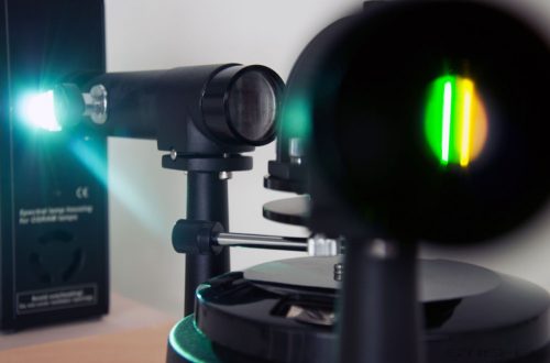 Spectrometru și Goniometru de Precizie