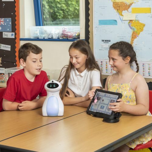 Oti-Bot, robot programabil echipat cu senzori