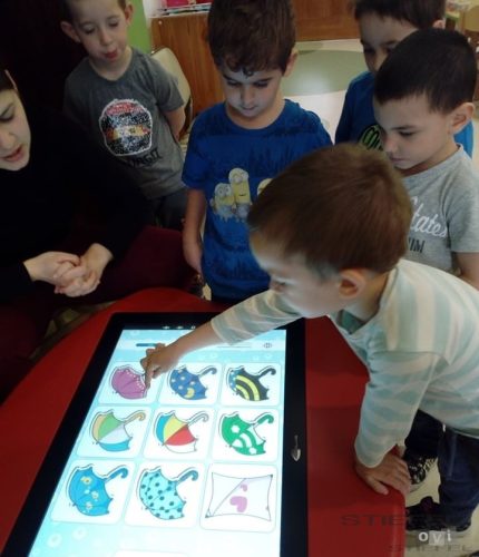 Masă interactivă 32 "